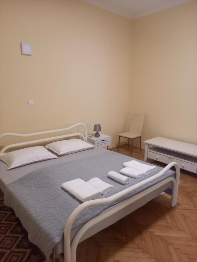 Oskar Amphitheater Apartments And Rooms With Free Parking Pula Bilik gambar